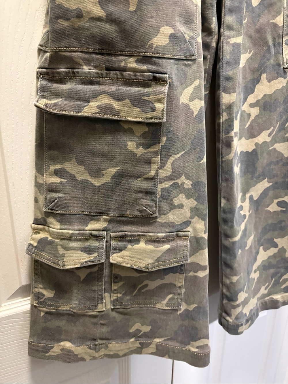 Hidden camo wide leg cargo jeans - Picture 3 of 8